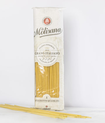 500g-Packung Spaghetto Quadrato N°1 von La Molisana, die die Perfektion des italienischen Teigs veranschaulicht.