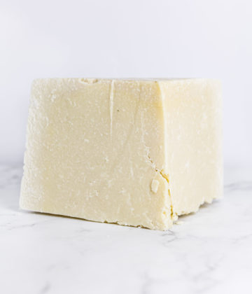 Fromage Pecorino Romano, symbole de la gastronomie italienne à base de lait de brebis.