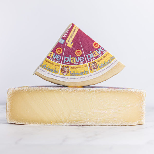 Il Piave Stravecchio, un formaggio DOP del Veneto dalla consistenza granulosa. Su My Little Italy