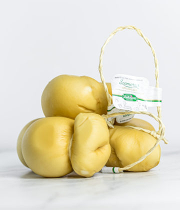 Geräucherter Scamorza-Käse (330 g), eine traditionelle Spezialität aus Apulien, ideal für Aperitife oder Fondues.
