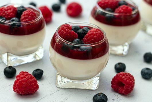 Panna cota aux fruits rouges